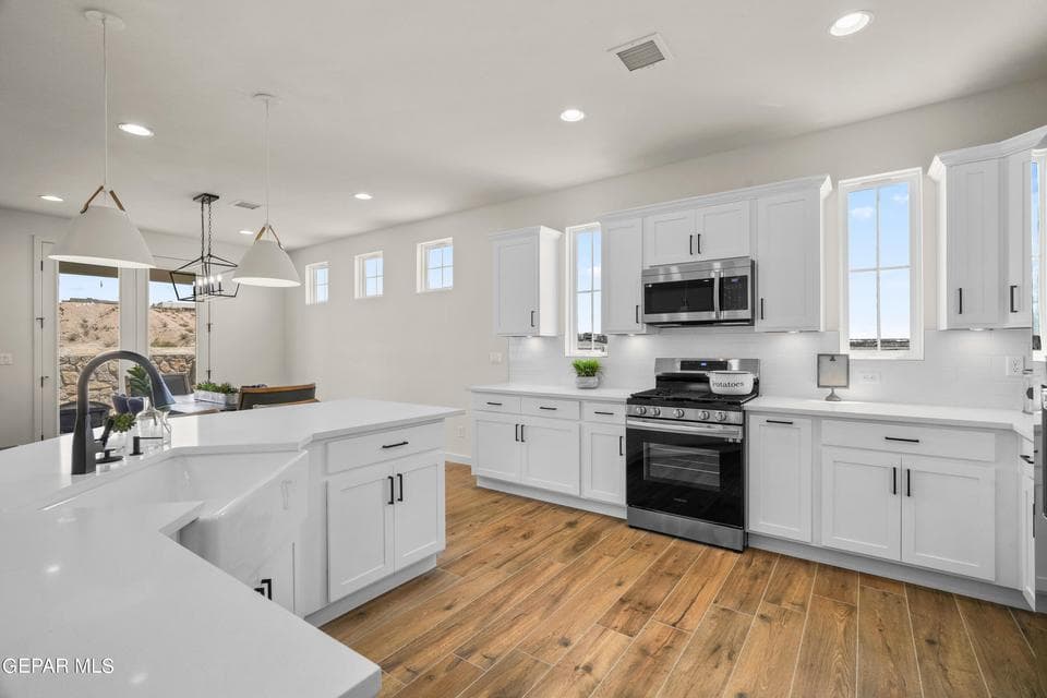 12601 Fredericksburg Ave-24