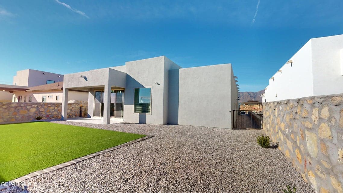 11110-Ground-Cherry-St-12132023_083634