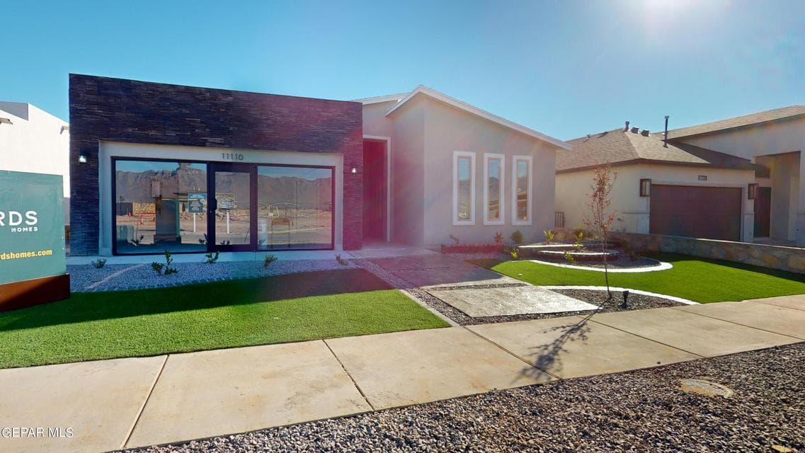 11110-Ground-Cherry-St-12132023_083754