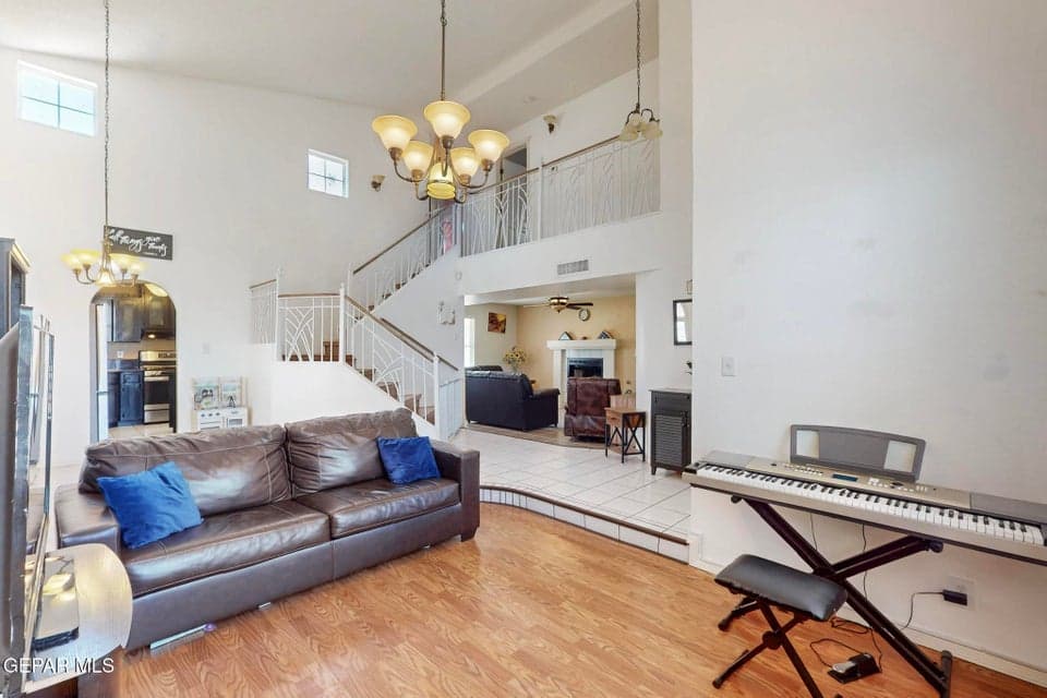 6-12005-Autumn-Gate-Dr-05242025_070153