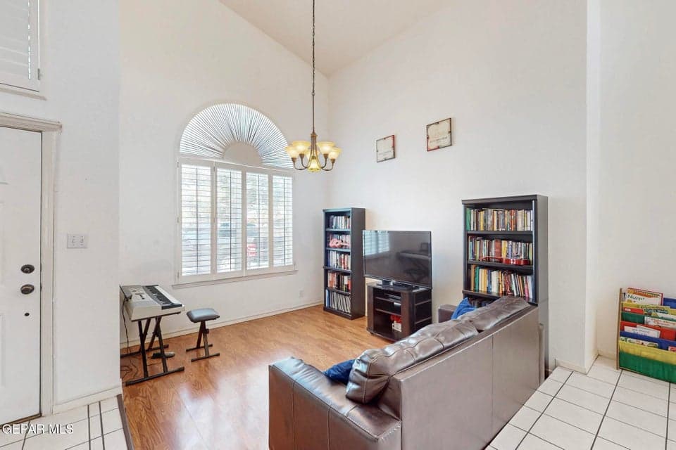 9-12005-Autumn-Gate-Dr-05242025_070108