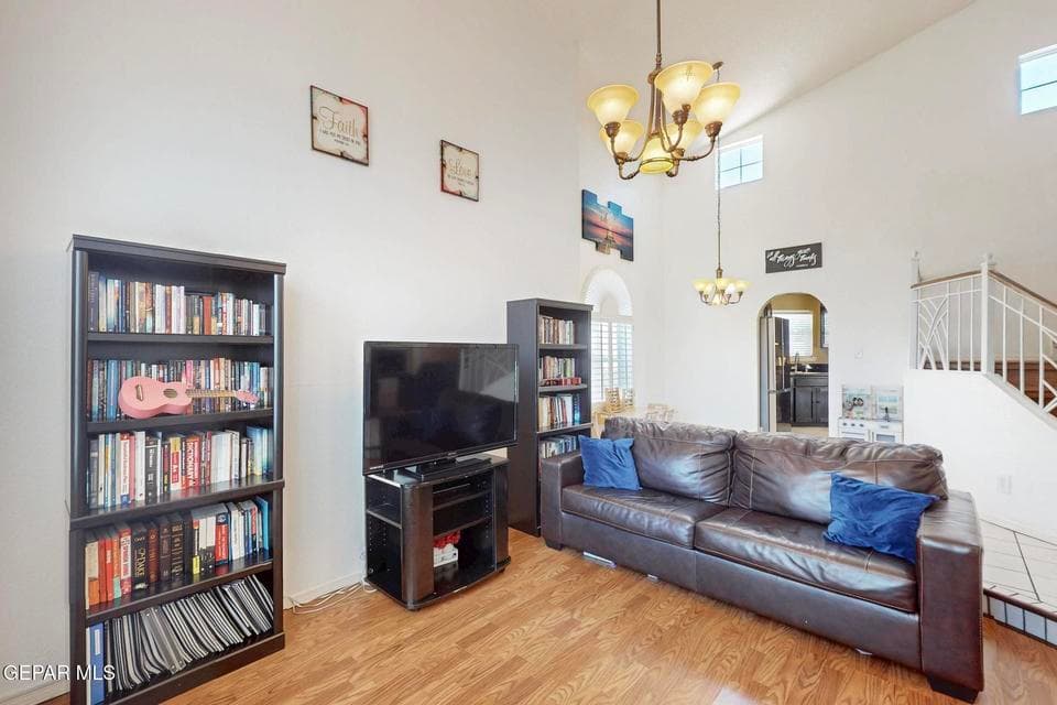 13-12005-Autumn-Gate-Dr-05242025_070206