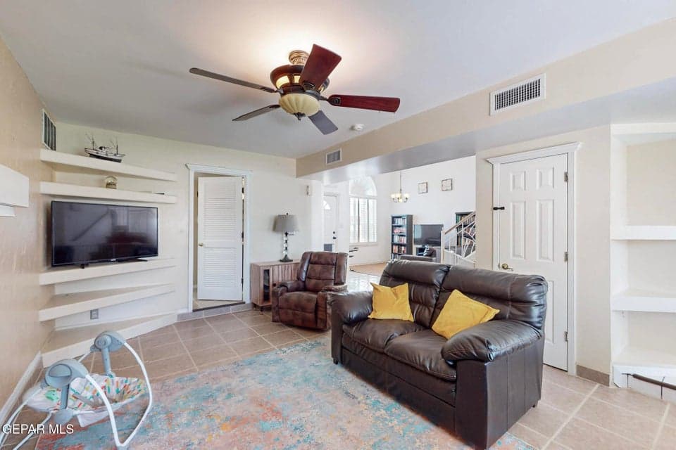 14-12005-Autumn-Gate-Dr-05242025_070340