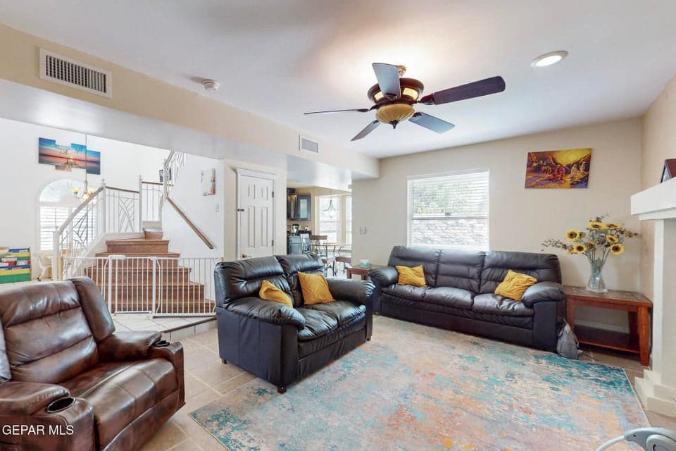 15-12005-Autumn-Gate-Dr-05242025_070325