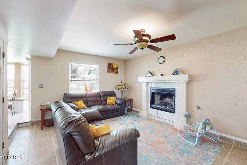 19-12005-Autumn-Gate-Dr-05242025_070309