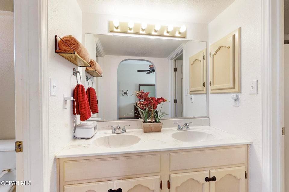 29-12005-Autumn-Gate-Dr-05242025_065625