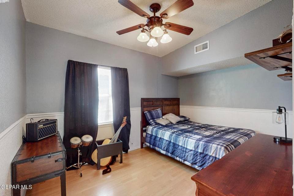 31-12005-Autumn-Gate-Dr-05242025_065744