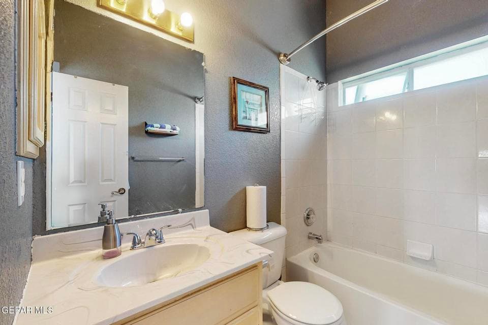 37-12005-Autumn-Gate-Dr-05242025_065955