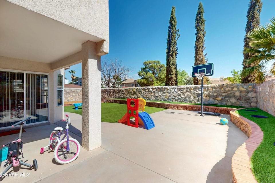 41-12005-Autumn-Gate-Dr-05242025_071613