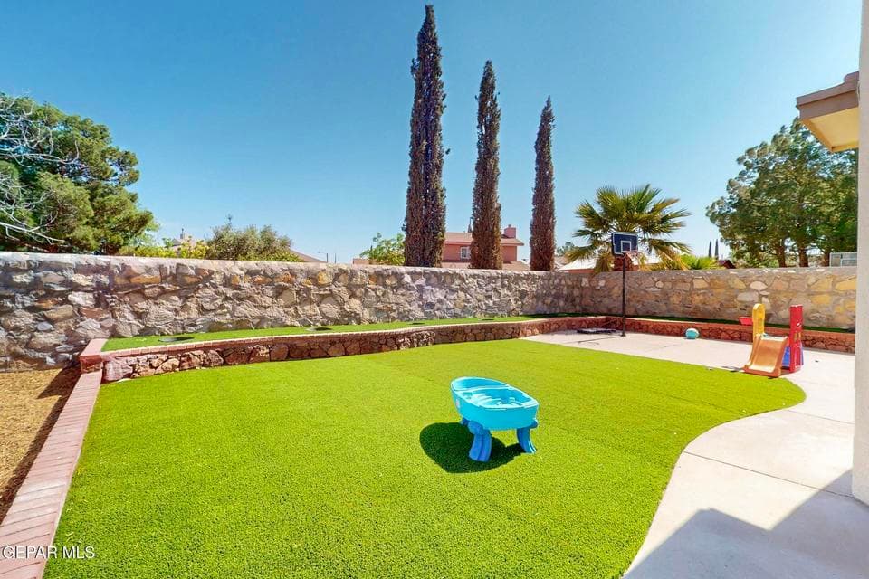 45-12005-Autumn-Gate-Dr-05242025_071245