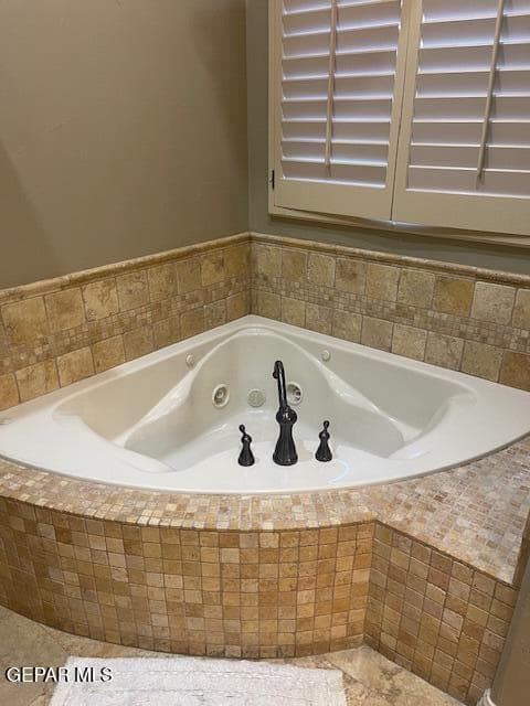 Master jet tub