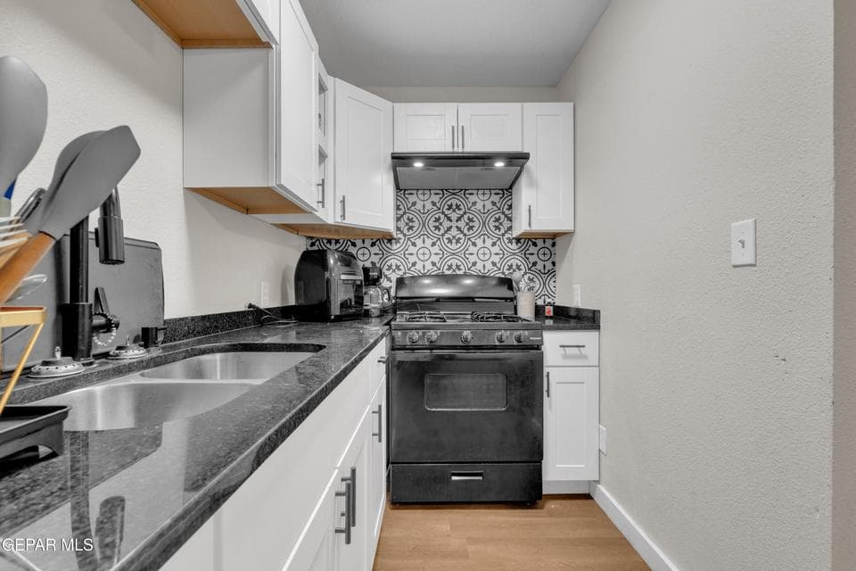 Photo of 3224 Tularosa Avenue