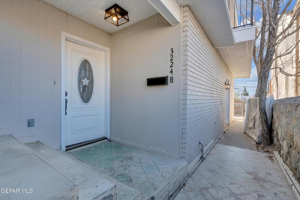 Photo of 3224 Tularosa Avenue