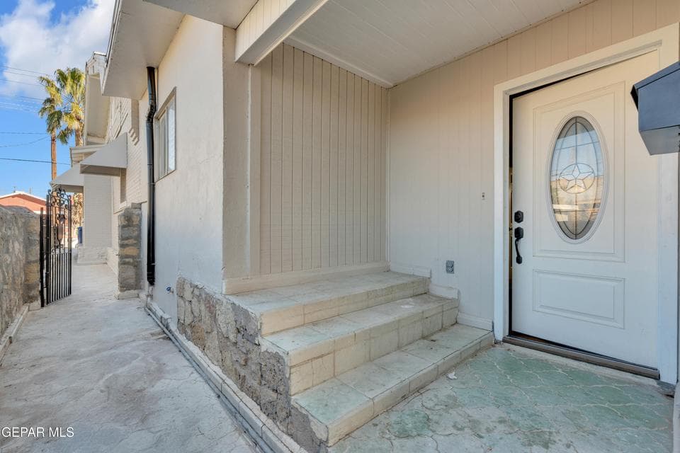 Photo of 3224 Tularosa Avenue