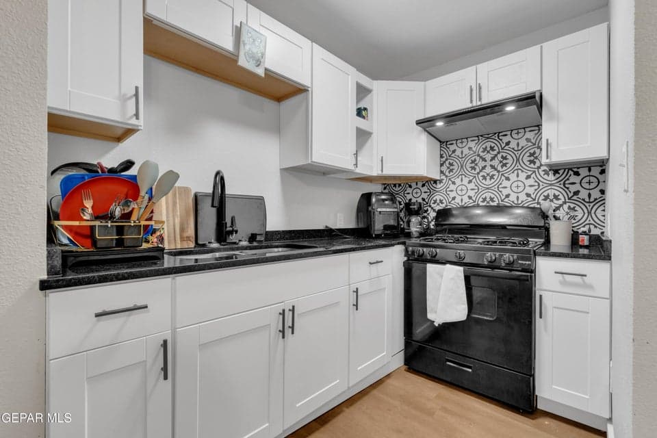 Photo of 3224 Tularosa Avenue