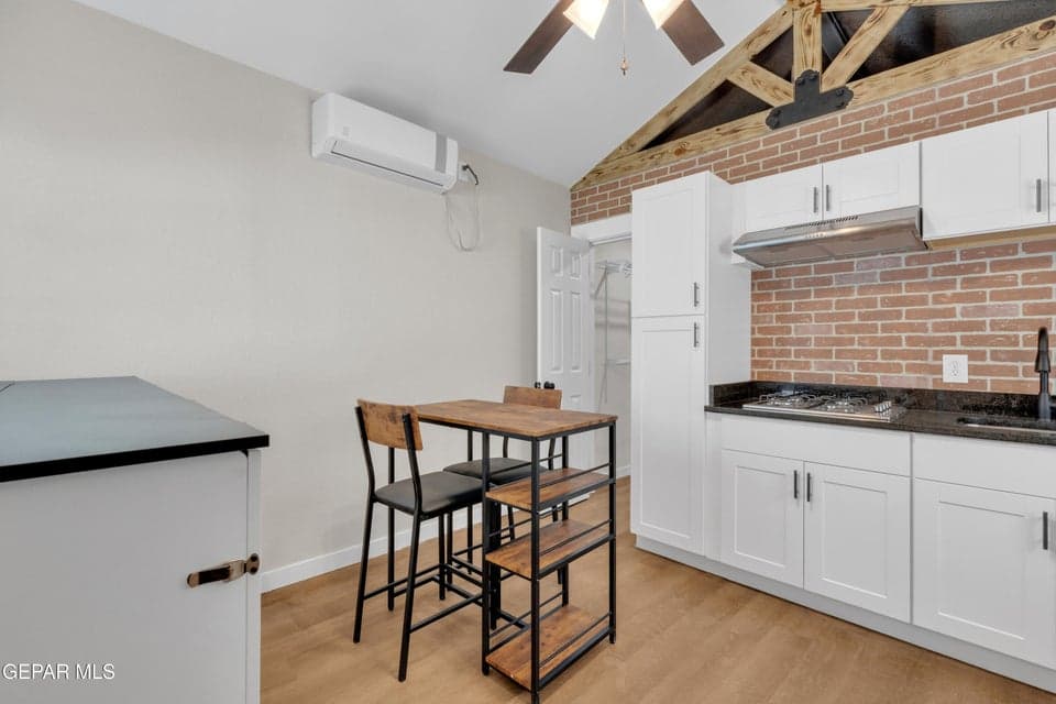 Photo of 3224 Tularosa Avenue