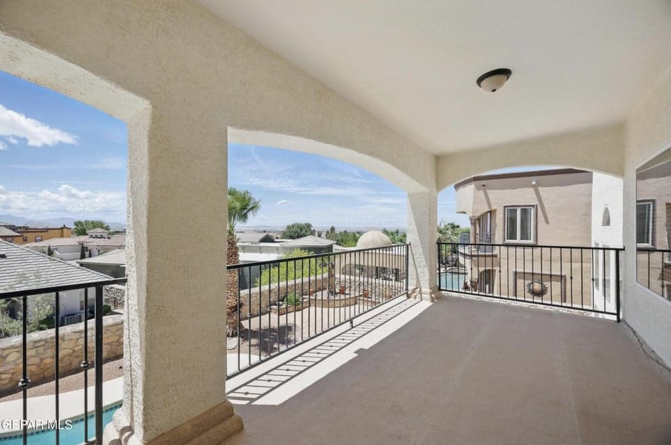 Balcony2