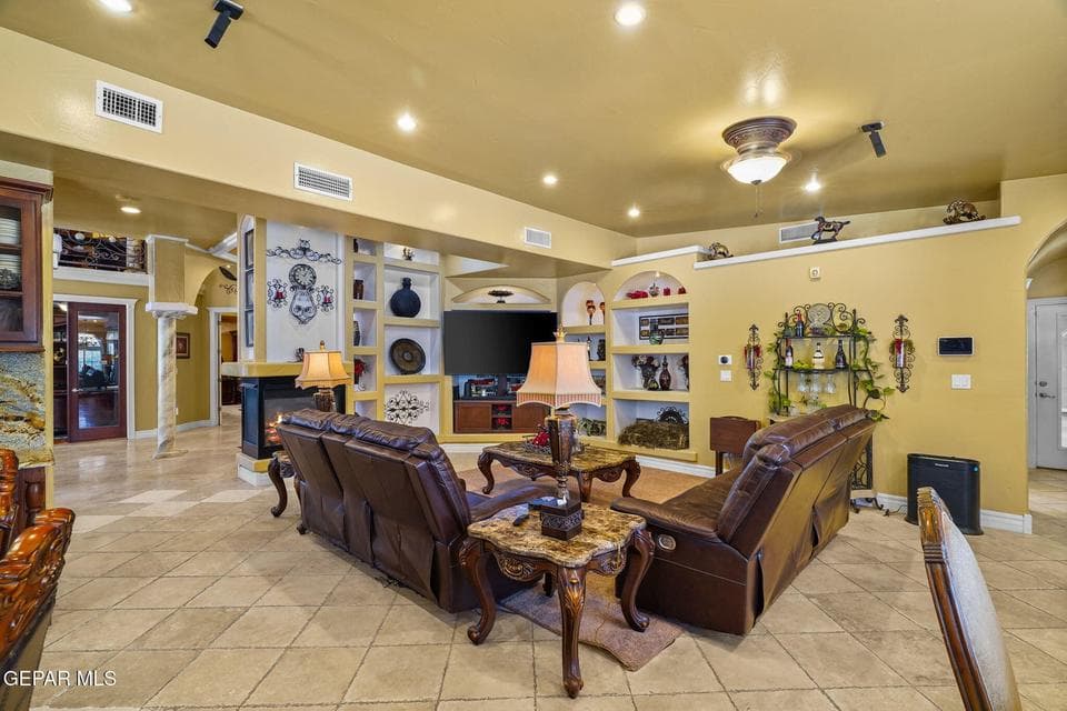 605 Meadow Willow Dr-23