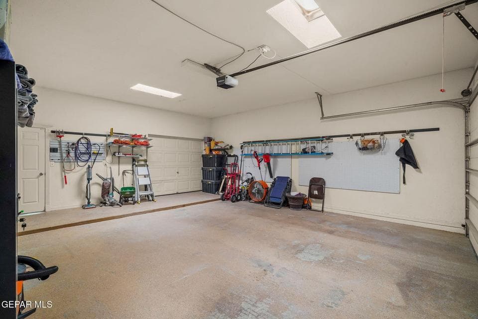 605 Meadow Willow Dr-44