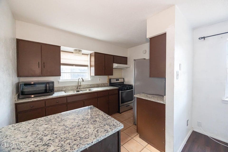 5409 Edmonton Avenue-3