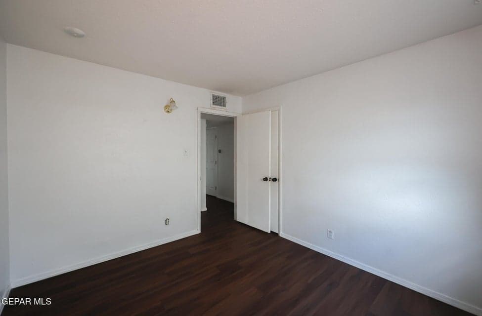 5409 Edmonton Avenue-10