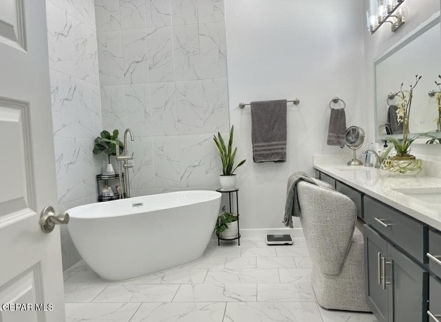 Soaking tub