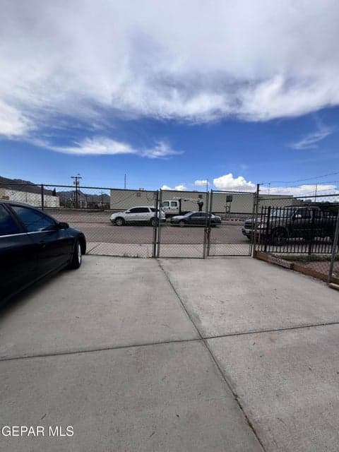 There is more yard than this that offers parking for RV or Commerical trucks