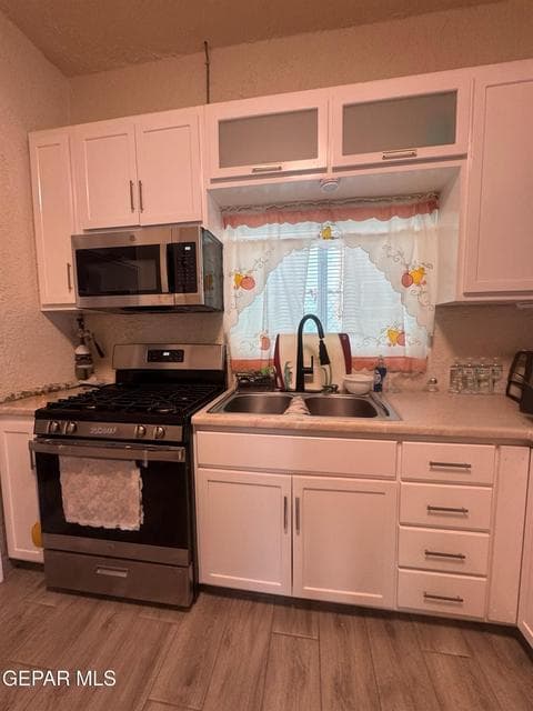 SSTL appliances do not convey (micro, stove, fridge)