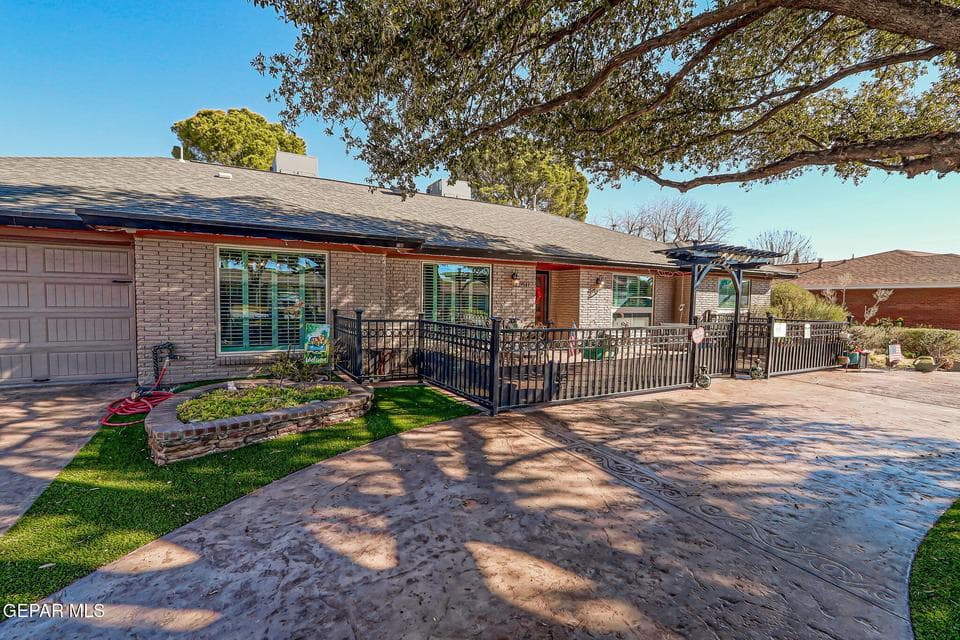 Courtyard with Arbor