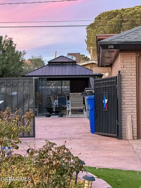 220 at HUGE RV Parking