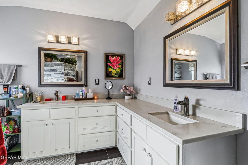 Beautiful Quarts double sinks