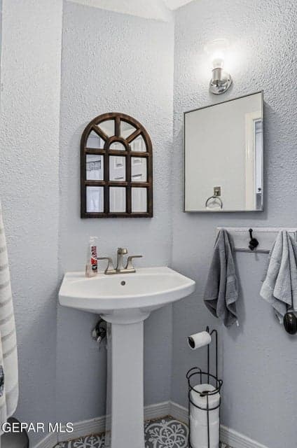 1/2 bath off kitchen