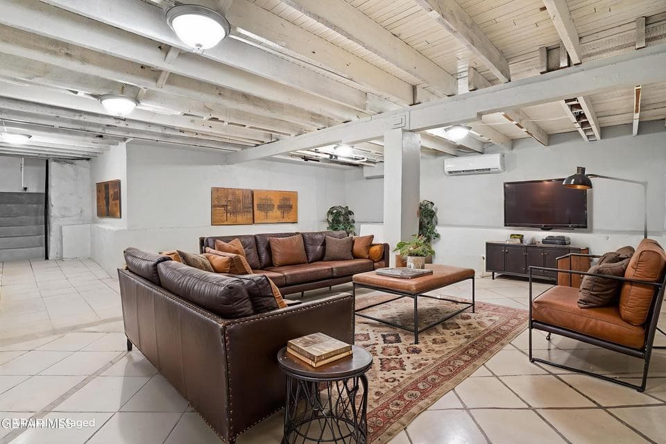 DSC00634 - Living Room - Industrial - 16