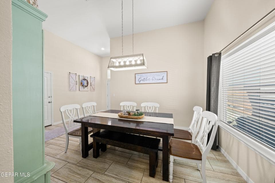 337 Fray-Olguin-MLS-Camera-Guy-11