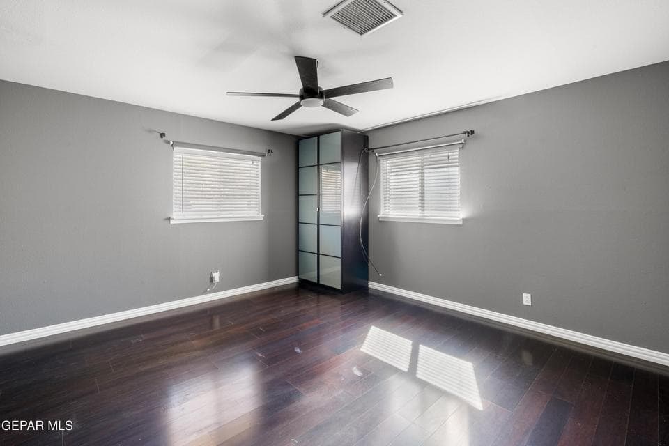 210-Belvidere-MLS-Camera-Guy-16