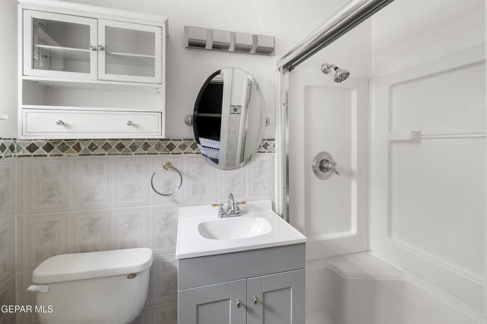 210-Belvidere-MLS-Camera-Guy-18