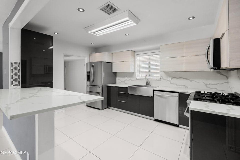 210-Belvidere-MLS-Camera-Guy-20