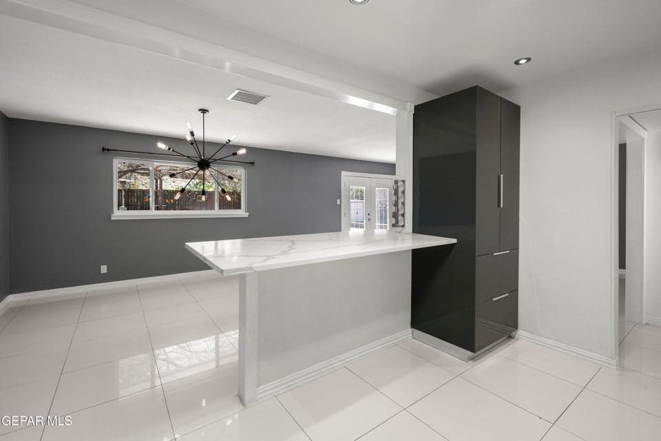 210-Belvidere-MLS-Camera-Guy-21