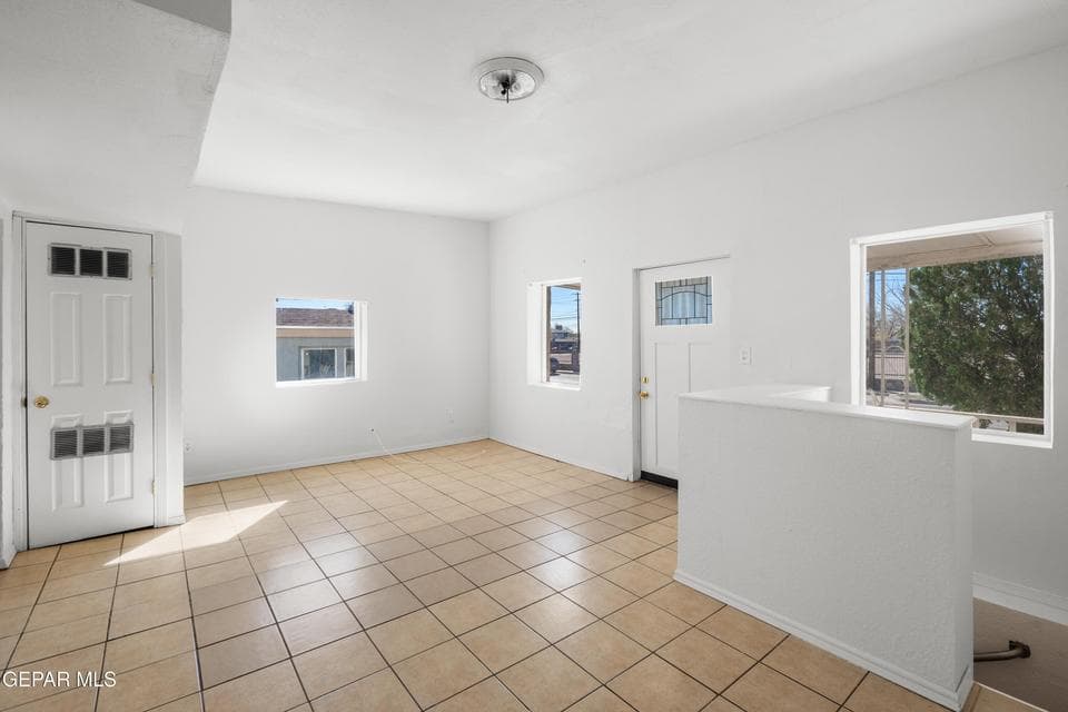 3315-E-Missouri-MLS-Camera-Guy-1