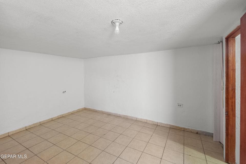 3315-E-Missouri-MLS-Camera-Guy-13