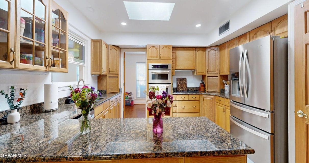 2900 Stone Edge Kitchen Pic