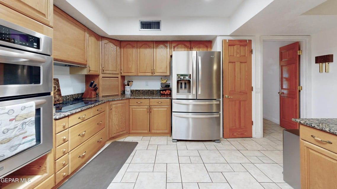 2900 Stone Edge Kitchen Ref Pic