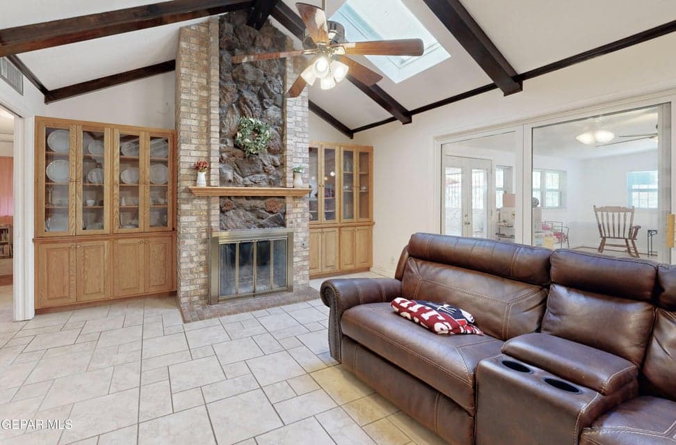 2900 Stone Edge Fireplace Pic
