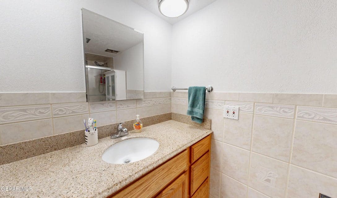 2900 Stone Edge Principal Bath Pic