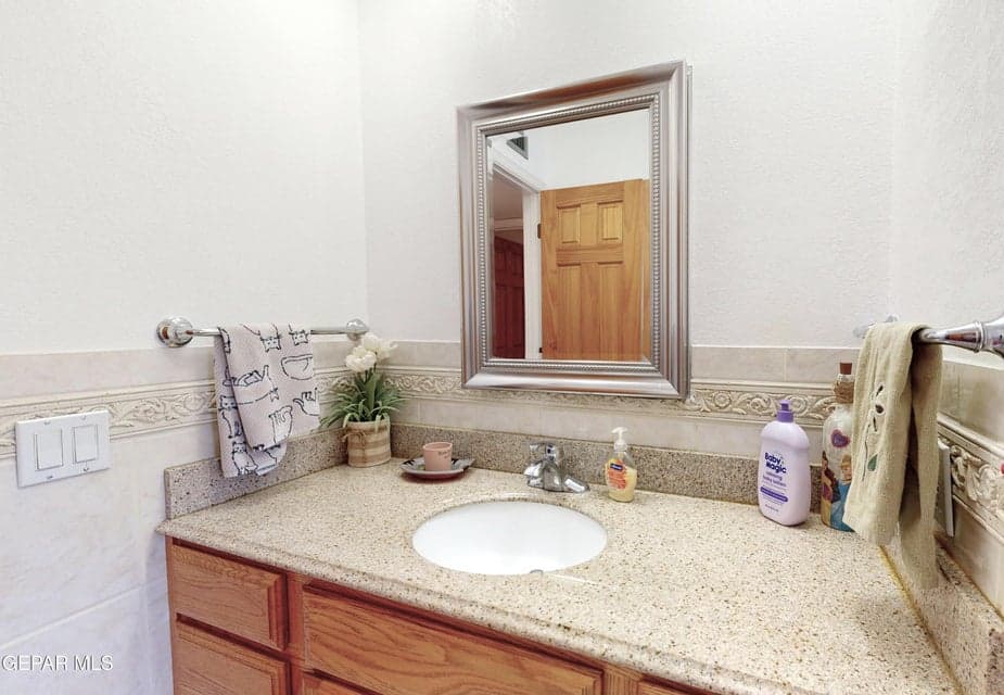 2900 Stone Edge Full Bath Pic