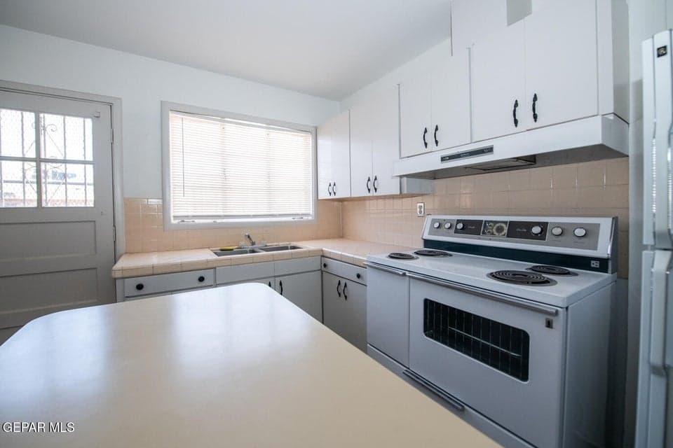 4013 Hueco Ave-31