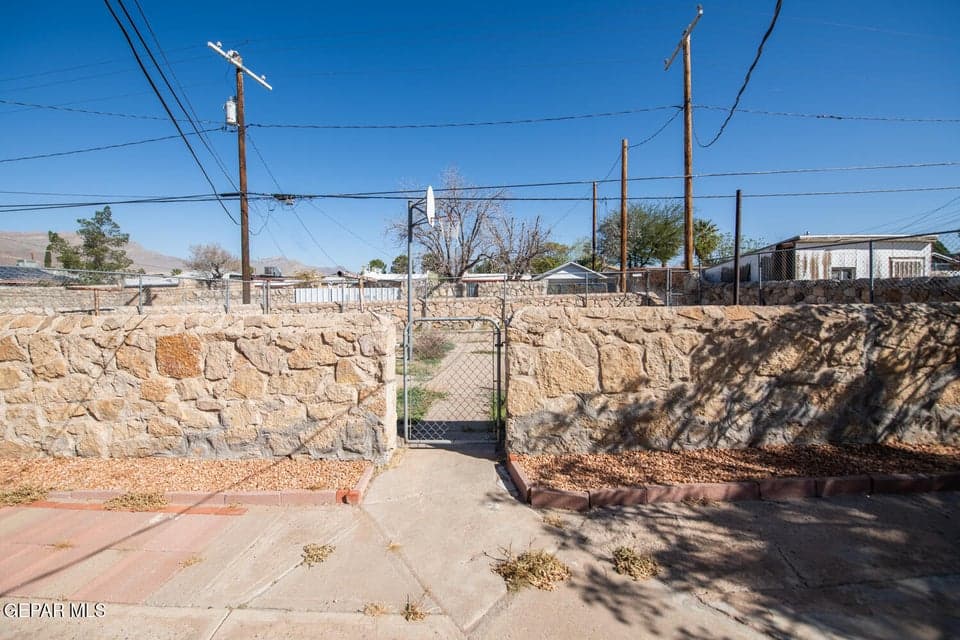 4013 Hueco Ave-51