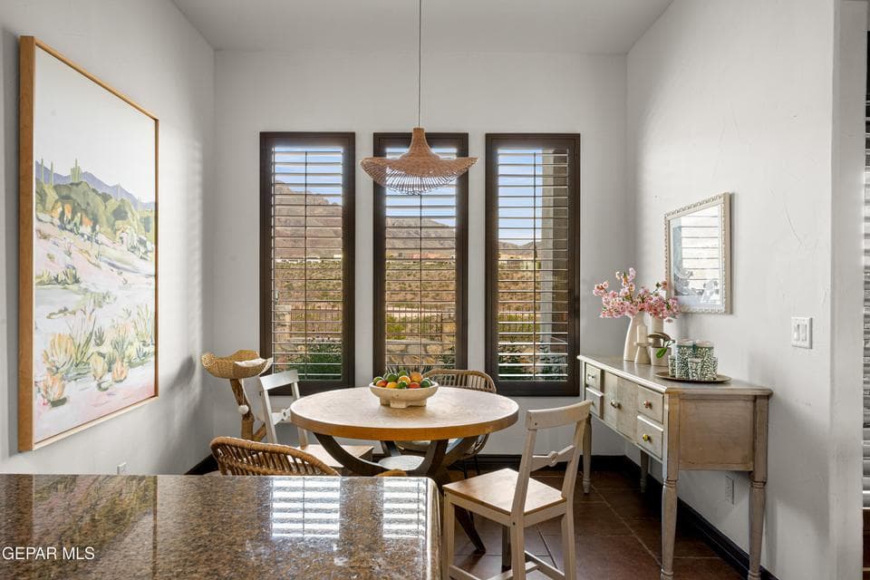 6252 -Franklin-Ridge-MLS-Camera-Guy-13