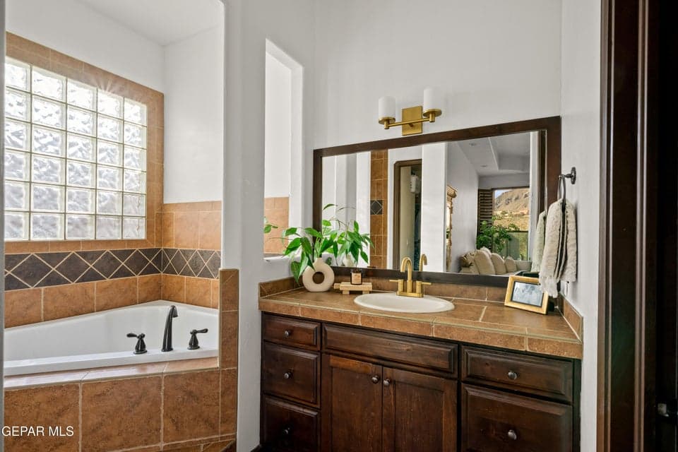 6252 -Franklin-Ridge-MLS-Camera-Guy-27