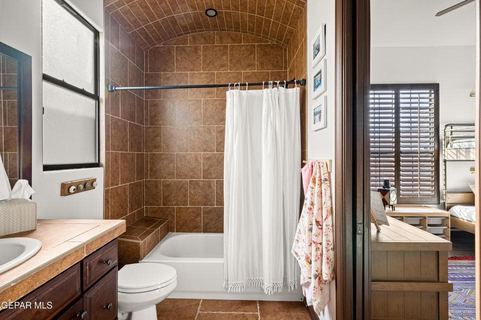 6252 -Franklin-Ridge-MLS-Camera-Guy-37